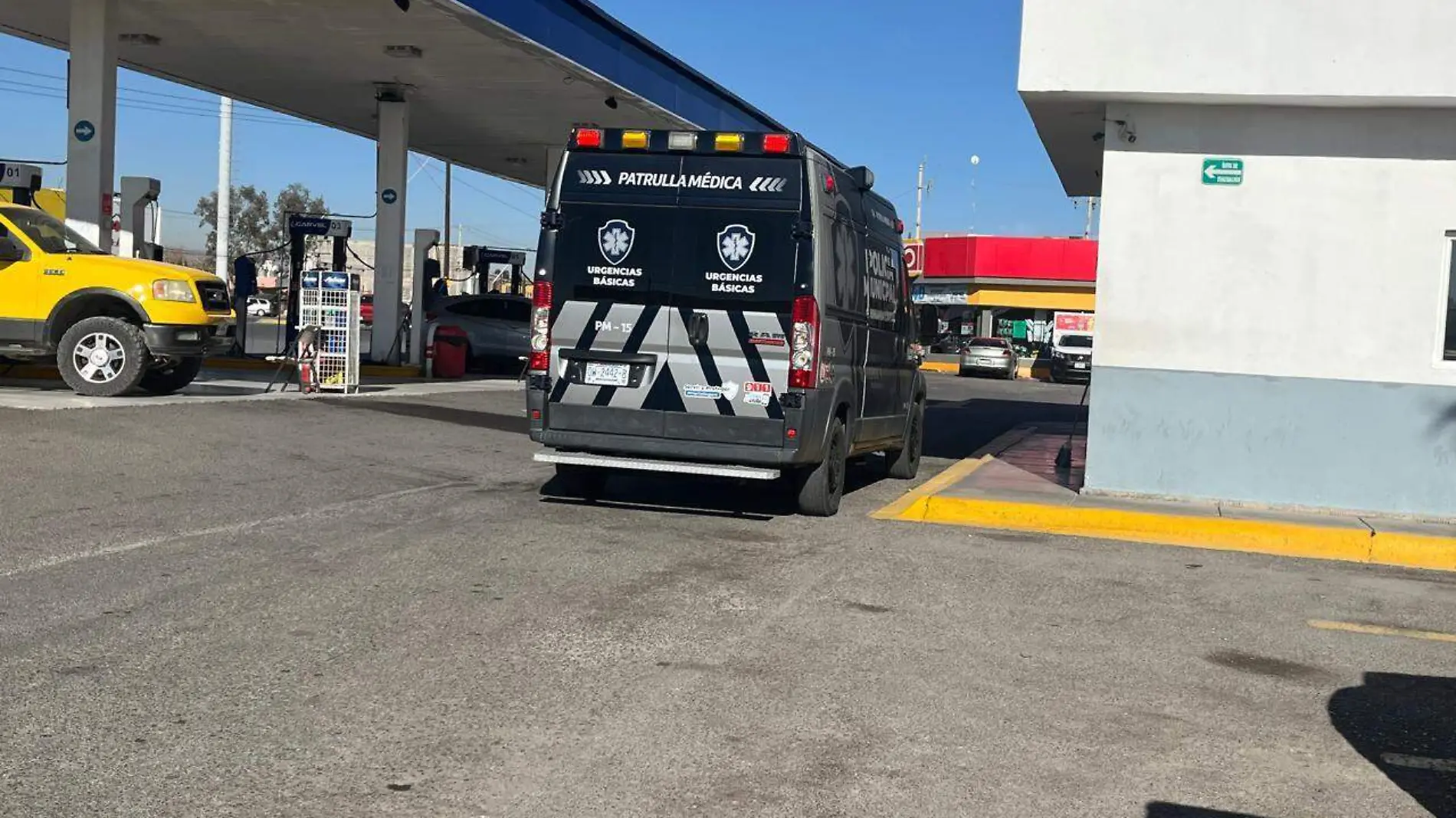 Movilización ambulancia policía  